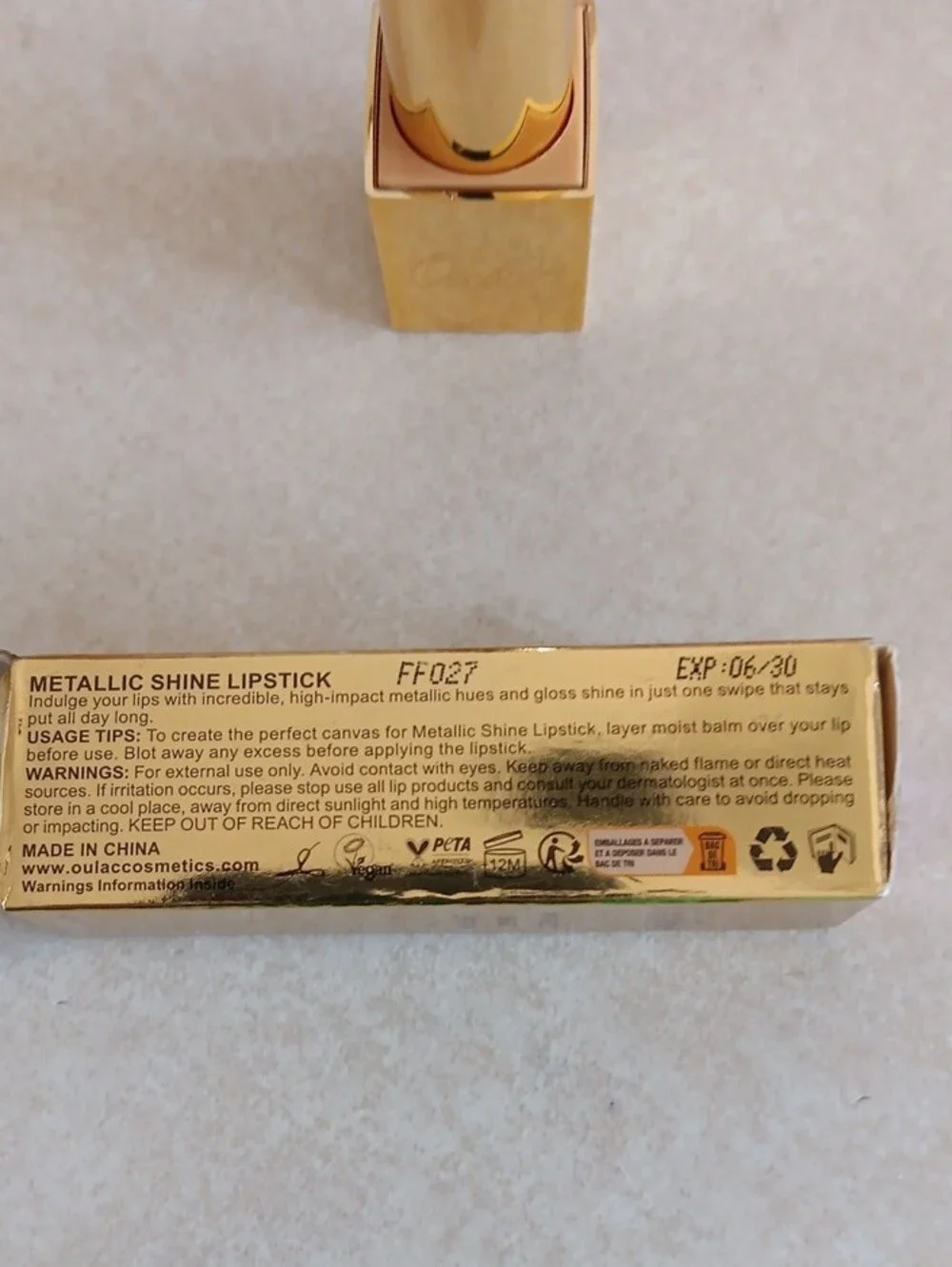 Oulac Metallic Shine Lipstick InHip& Hippie #11.
